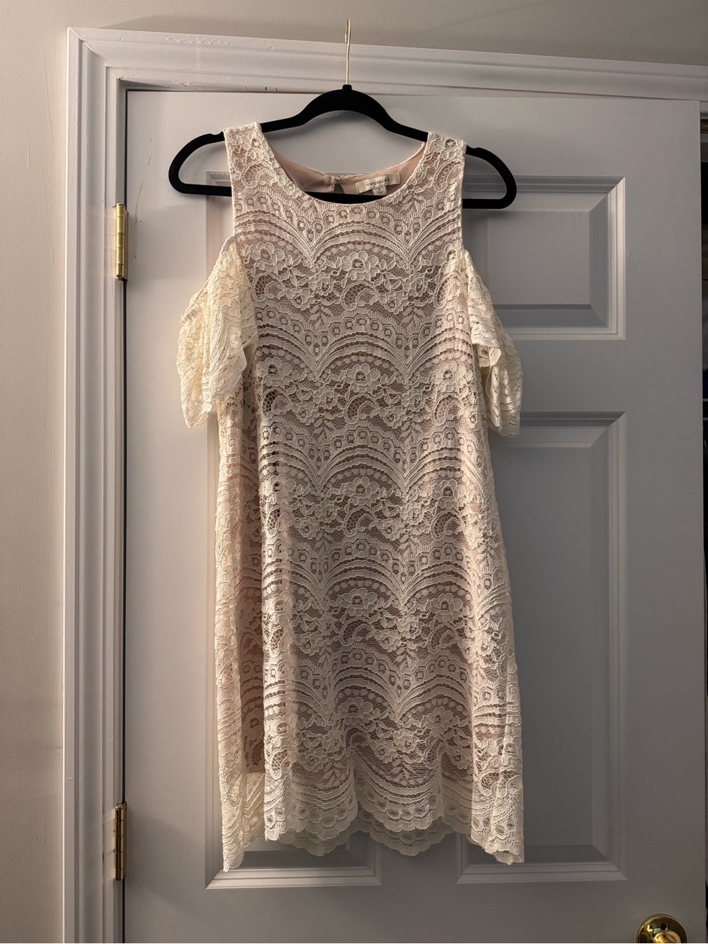 Francesca's Collections Cream Lace Cold-Shoulder Mini Dress